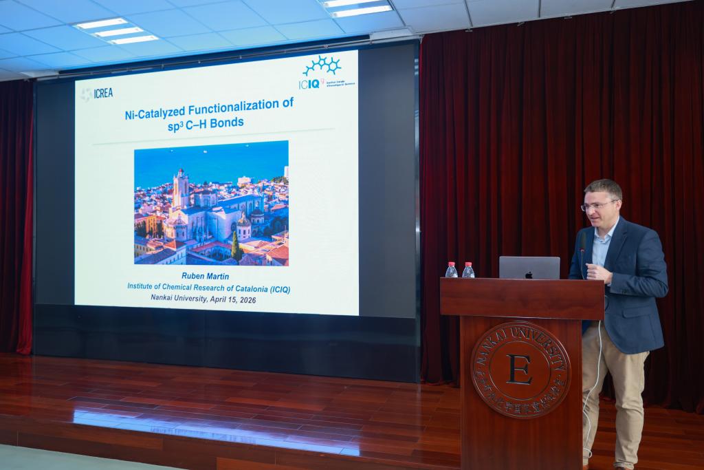 Professor Ruben Martin from ICIQ, Catalonia, Spain, Delivers an Organic Chemistry Lecture at Nankai University